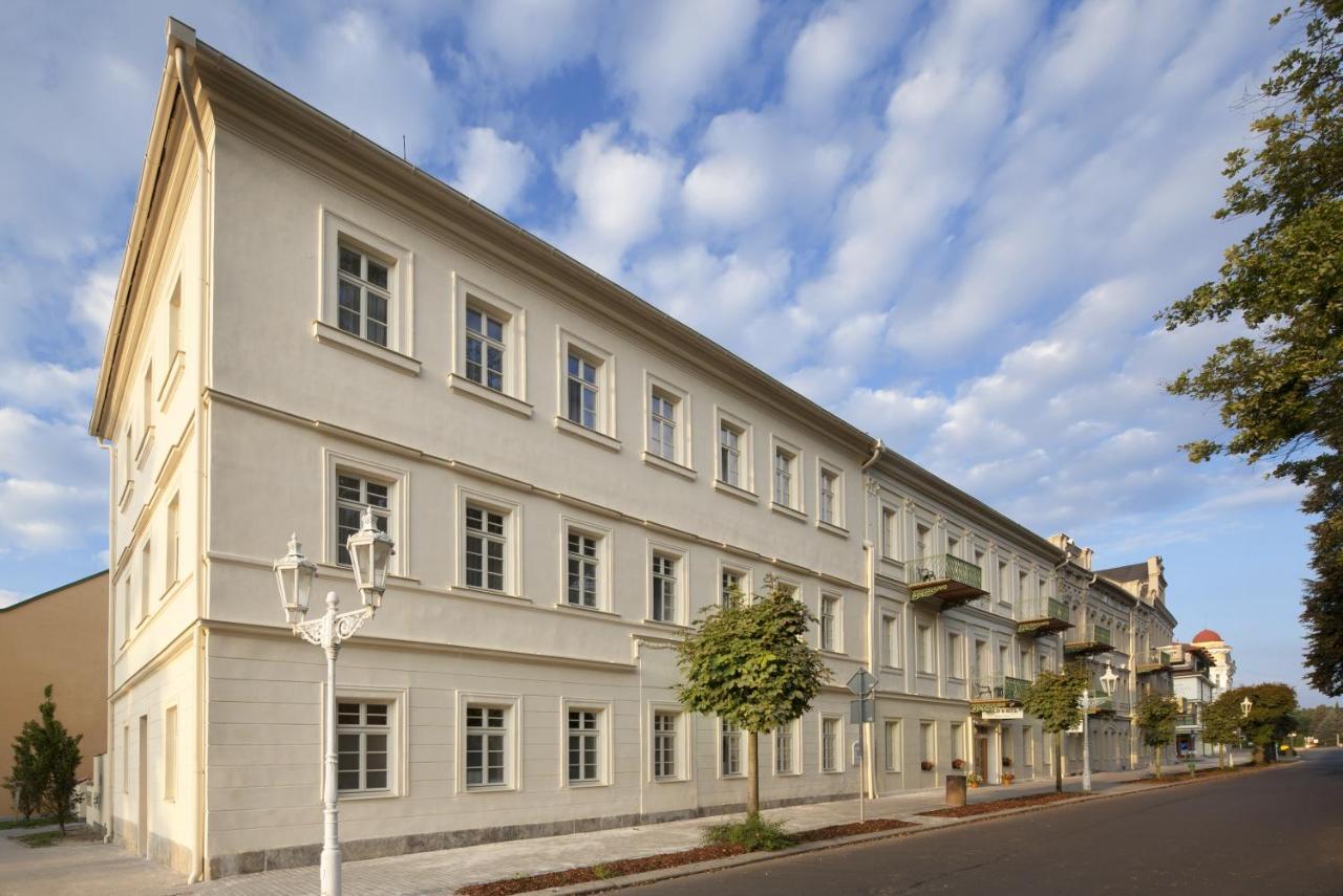 Badenia Hotel Praha ฟรันทิชโกวี ลาซเน ภายนอก รูปภาพ