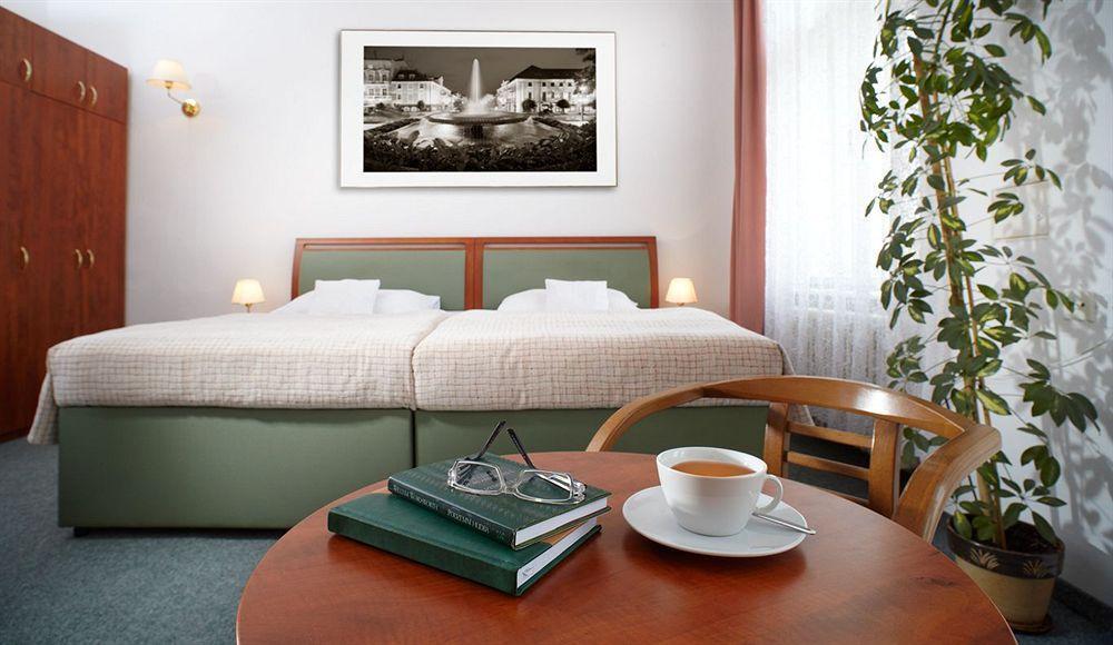 Badenia Hotel Praha ฟรันทิชโกวี ลาซเน ภายนอก รูปภาพ