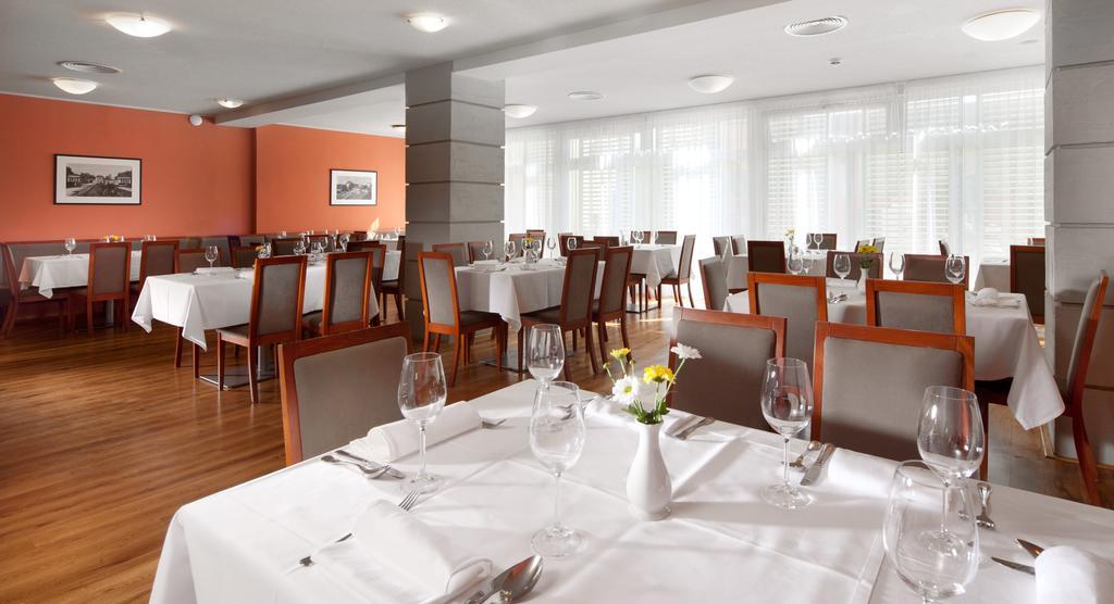 Badenia Hotel Praha ฟรันทิชโกวี ลาซเน ภายนอก รูปภาพ
