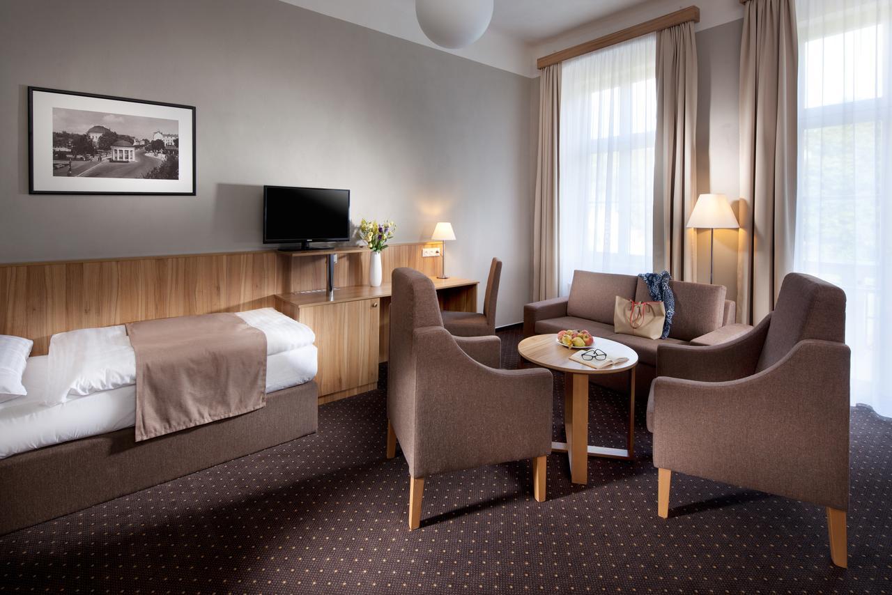Badenia Hotel Praha ฟรันทิชโกวี ลาซเน ภายนอก รูปภาพ
