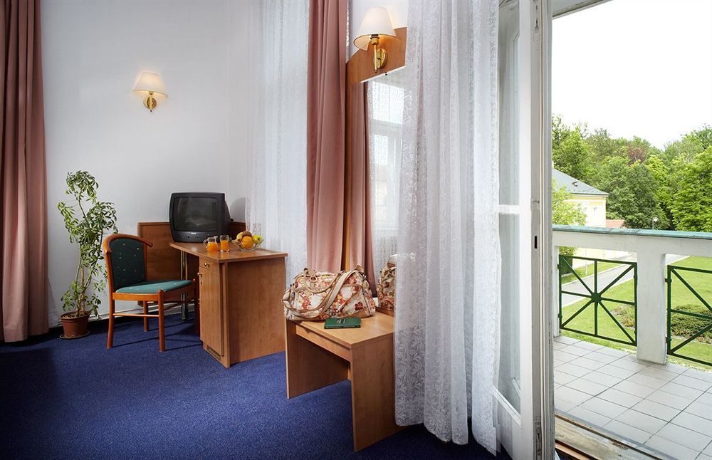 Badenia Hotel Praha ฟรันทิชโกวี ลาซเน ภายนอก รูปภาพ